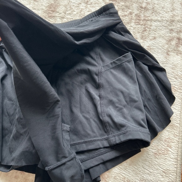 Butterfly Short - Picture 2 of 2